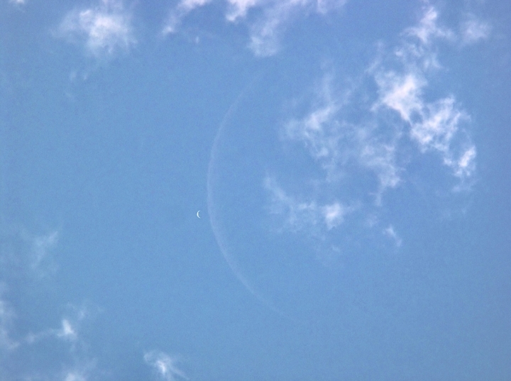 1577434500 730 Amateur Photographer Claims He Captured Huge Planet Above Earth