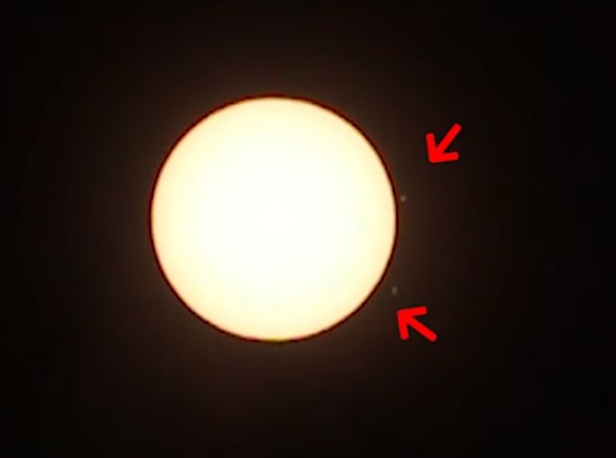 Astronomer records a fleet of huge UFOs around the Sun