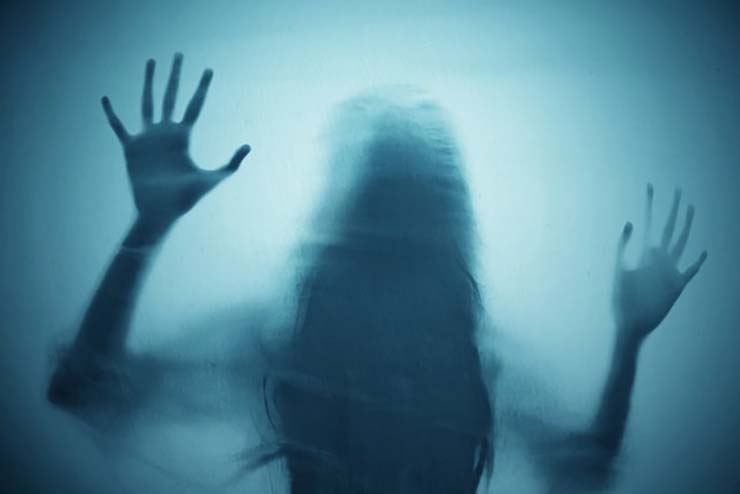 personas poseidas por fantasmas