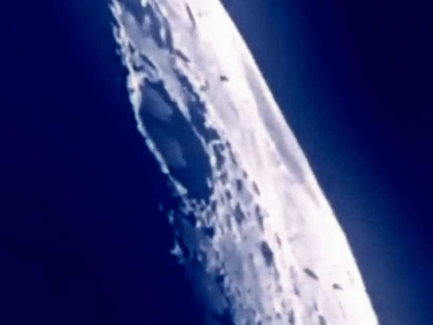 1586060369 822 Amateur movie shows a UFO fleet heading for the moon