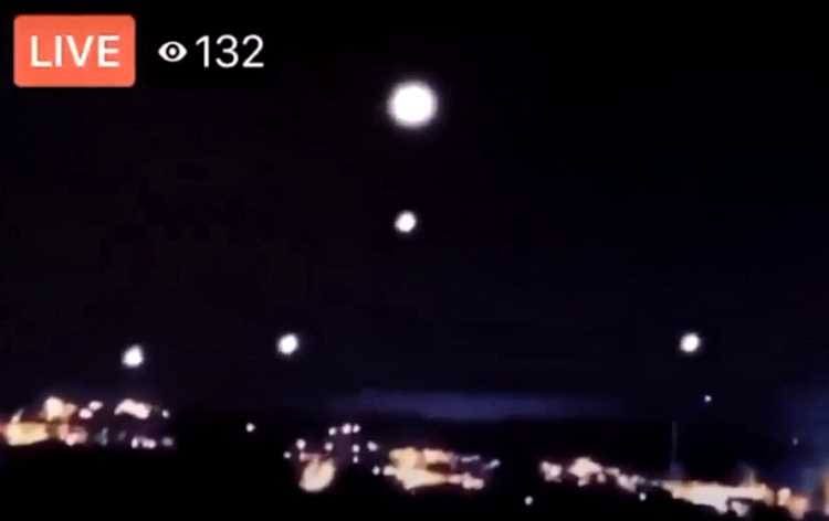 1588357140 Spectacular mass UFO sighting recorded live LIVE