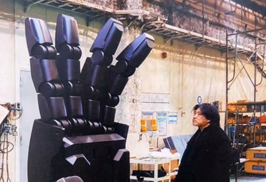 Watch Japan’s Life-Sized, 60-foot Walking Gundam Robot Take Its Very First Steps 33
