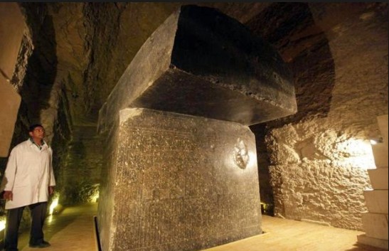 EGYPT the Gigantic Sarcophagi of Saqqara used as Dimensional Portals