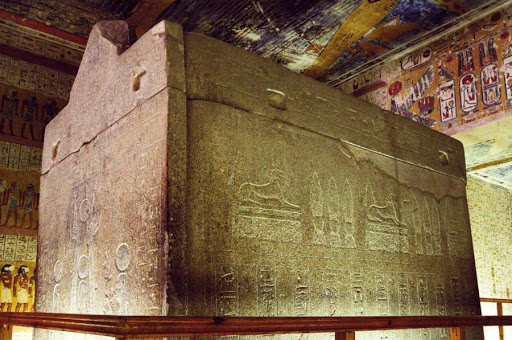 huge saqqara sarcofaghi