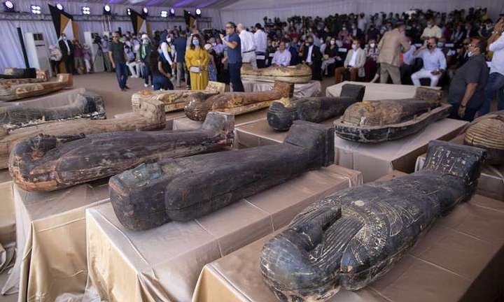 The presentation of the coffins found in Saqqara.