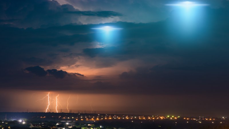 1604730757 Would three suns strange clouds and fireballs be UFOs in