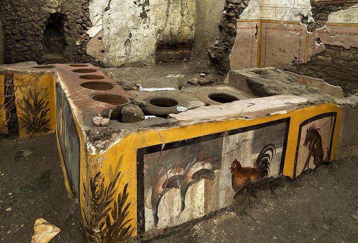 1609311577 549 Amazingly preserved fast food stall reveals what the Romans ate