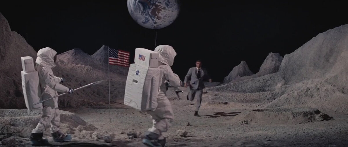 James Bond runs across the set where Kubrick appears to be filming The Moon Mission. Frame from the film "007. Diamonds are forever" (1971).