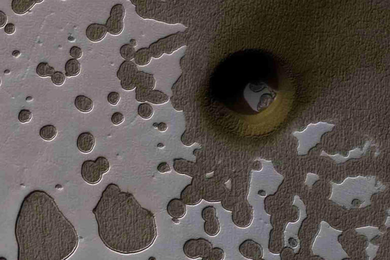 100 meter hole mars